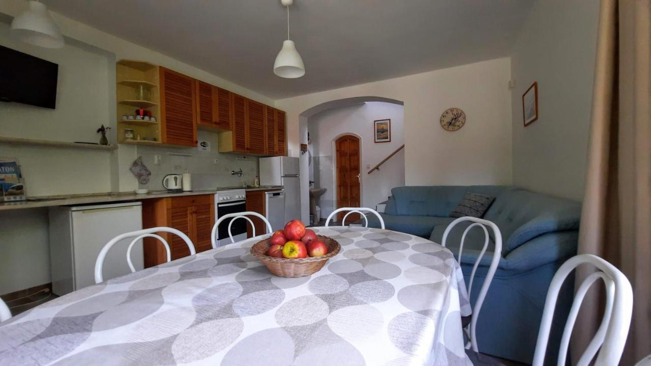 Biker Holiday Home بالاتوناكاراتيا المظهر الخارجي الصورة