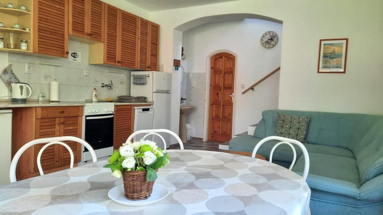 Biker Holiday Home بالاتوناكاراتيا المظهر الخارجي الصورة